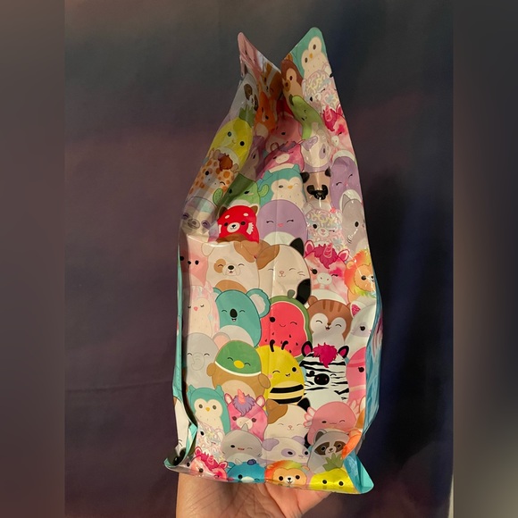 SQUISHMALLOWS scented tropical 8” mystery squad - Picture 2 of 2